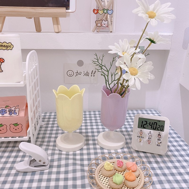 Creative cartoon tulip pen holder, girlish pen holder, makeup brush storage bucket, retro flower decoration, photo prop pic 2