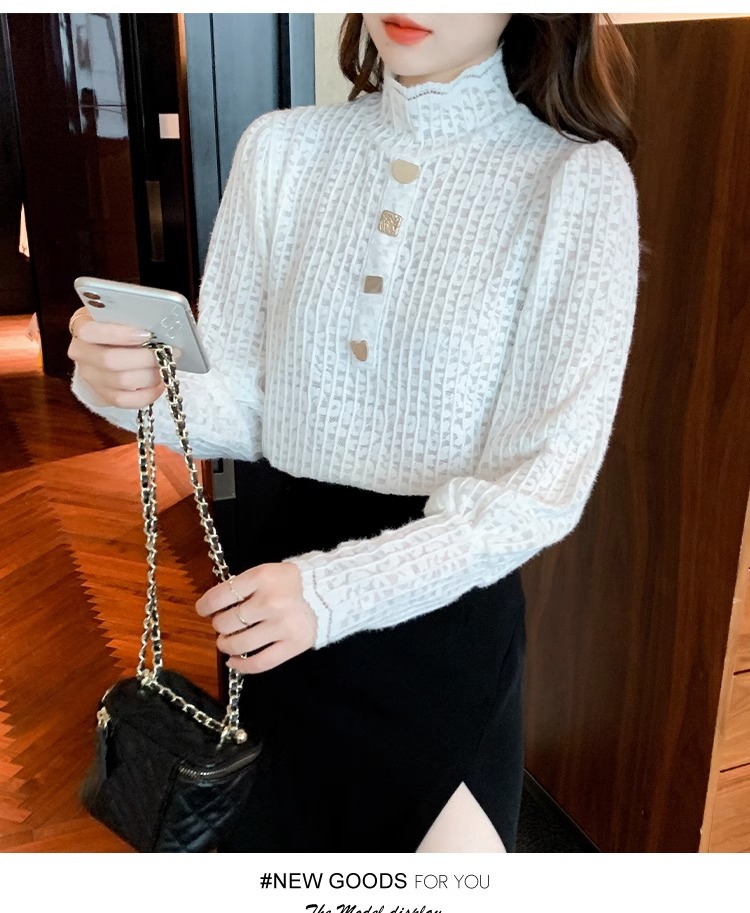 For the 2022 autumn and winter collection, women can wear a small stand-up collar with an elastic and form-fitting lace base layer and a thick fleece top pic 21