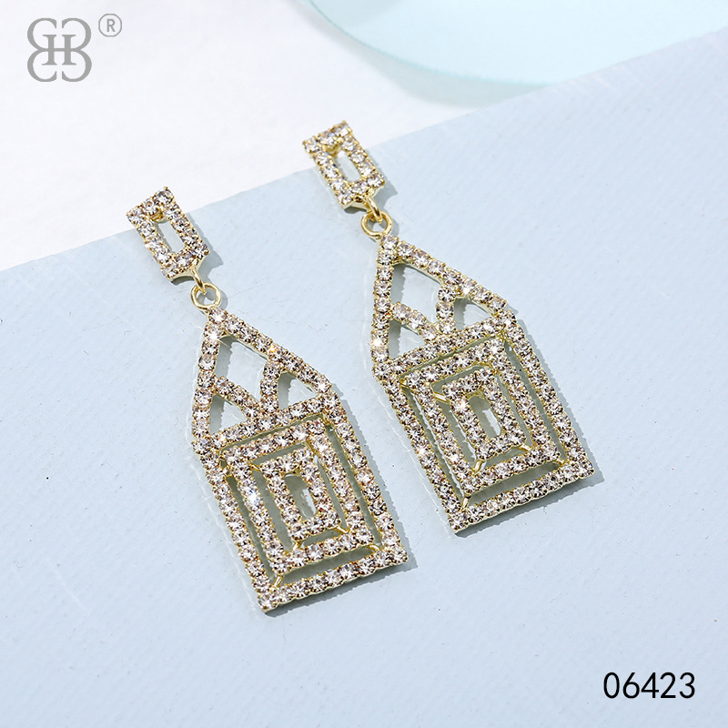 New French high-end heart-shaped diamond-encrusted light luxury earrings, exquisite, fashionable and versatile water diamond melon chain earrings wholesale pic 5