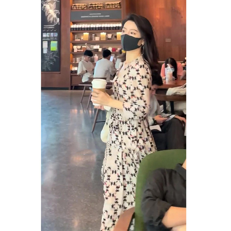 中长款轻熟风减龄V领a字长裙子女御姐风小众设计感减龄轻奢连衣裙详情4