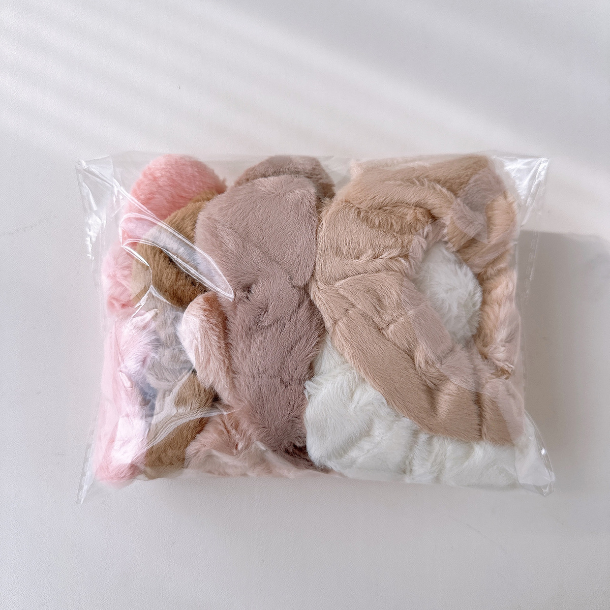 新款秋冬毛绒大肠发圈跨境热卖简约纯色猫耳朵头绳百搭发绳发饰详情3