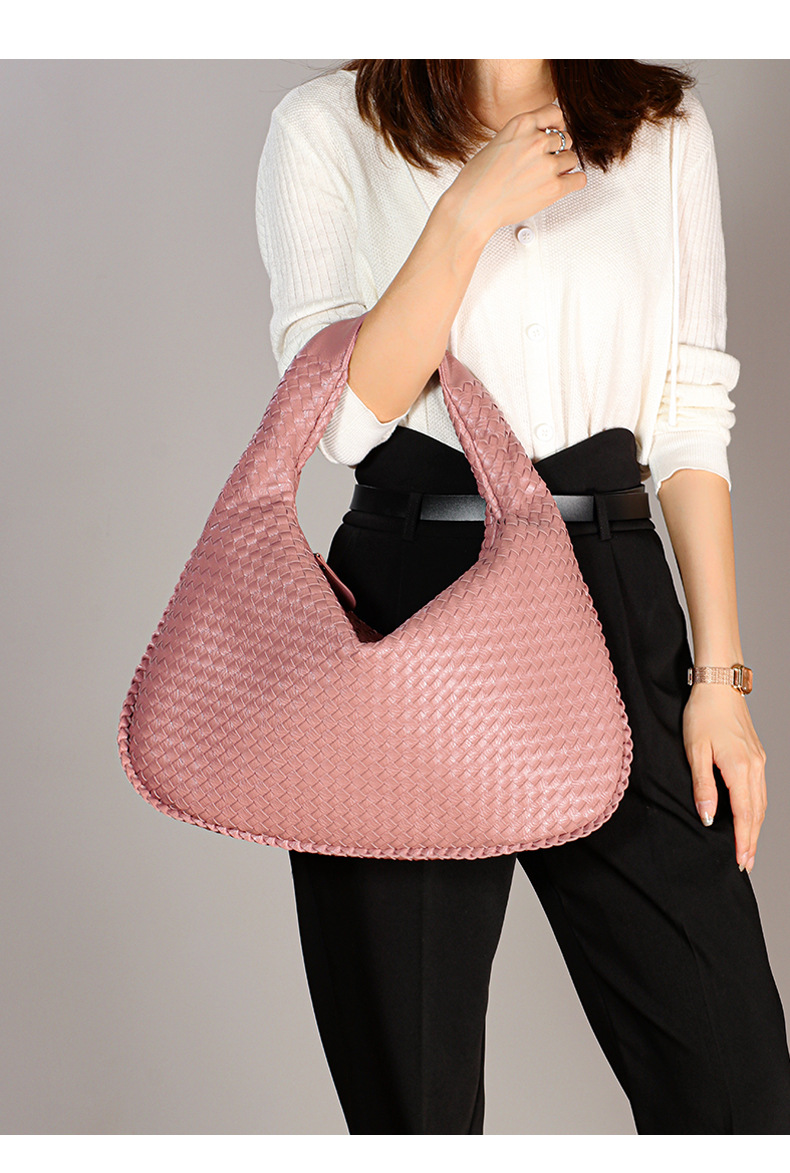 2023新款月牙女包全手工编织手提饺子包时尚百搭欧美风单肩腋下包详情6