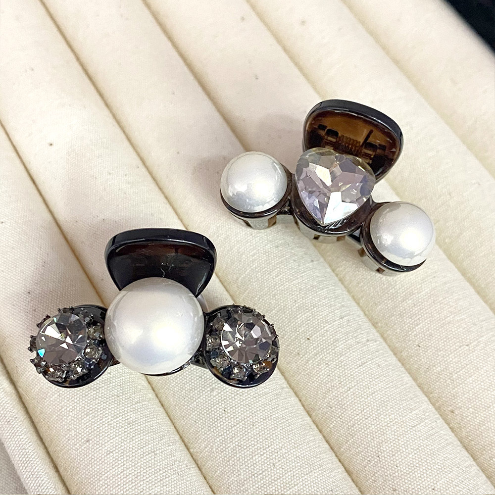 High-end camellia semi-tied hair clips for women, a niche hair accessory with diamonds, simple and elegant style, small grappling clips, less hair volume, shark clips pic 33