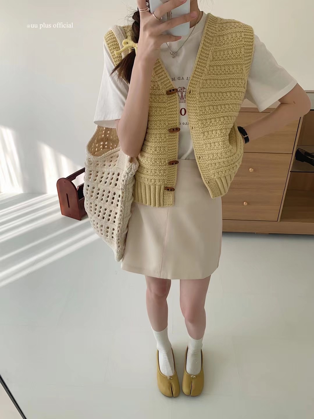秋季复古牛角扣短款纯色针织马甲背心毛衣女宽松无袖坎肩叠穿马夹详情16