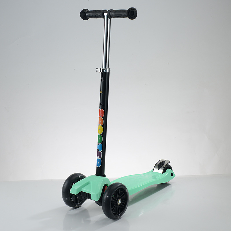 工厂批发儿童3-6-8岁脚踏PU带灯大轮可调节滑行车scooter滑板车详情4