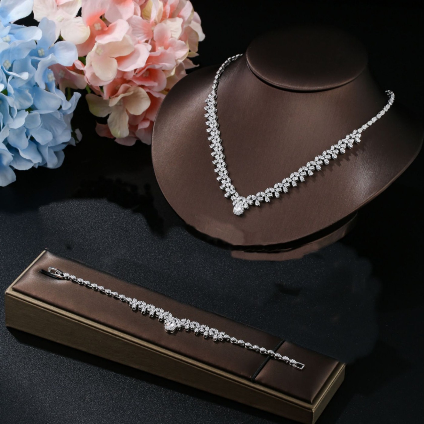 跨境新款四件装新娘套装铜微镶锆石婚礼配饰项链耳环手链戒指详情5