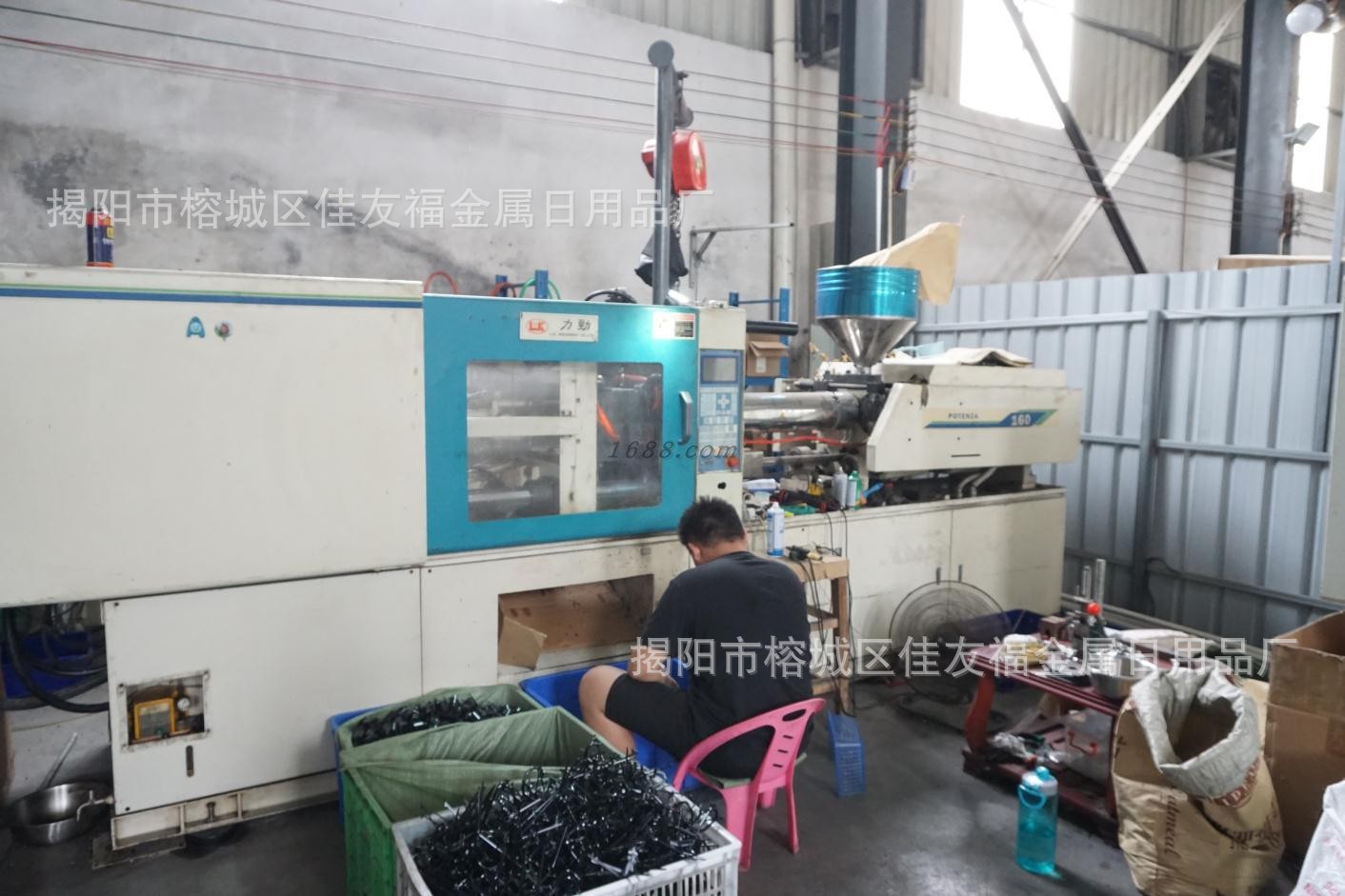 304 stainless steel oil spray bottle, barbecue oil spray bottle, oil spray pot, press soy sauce and vinegar oil control bottle, leak-proof glass oil pot pic 12