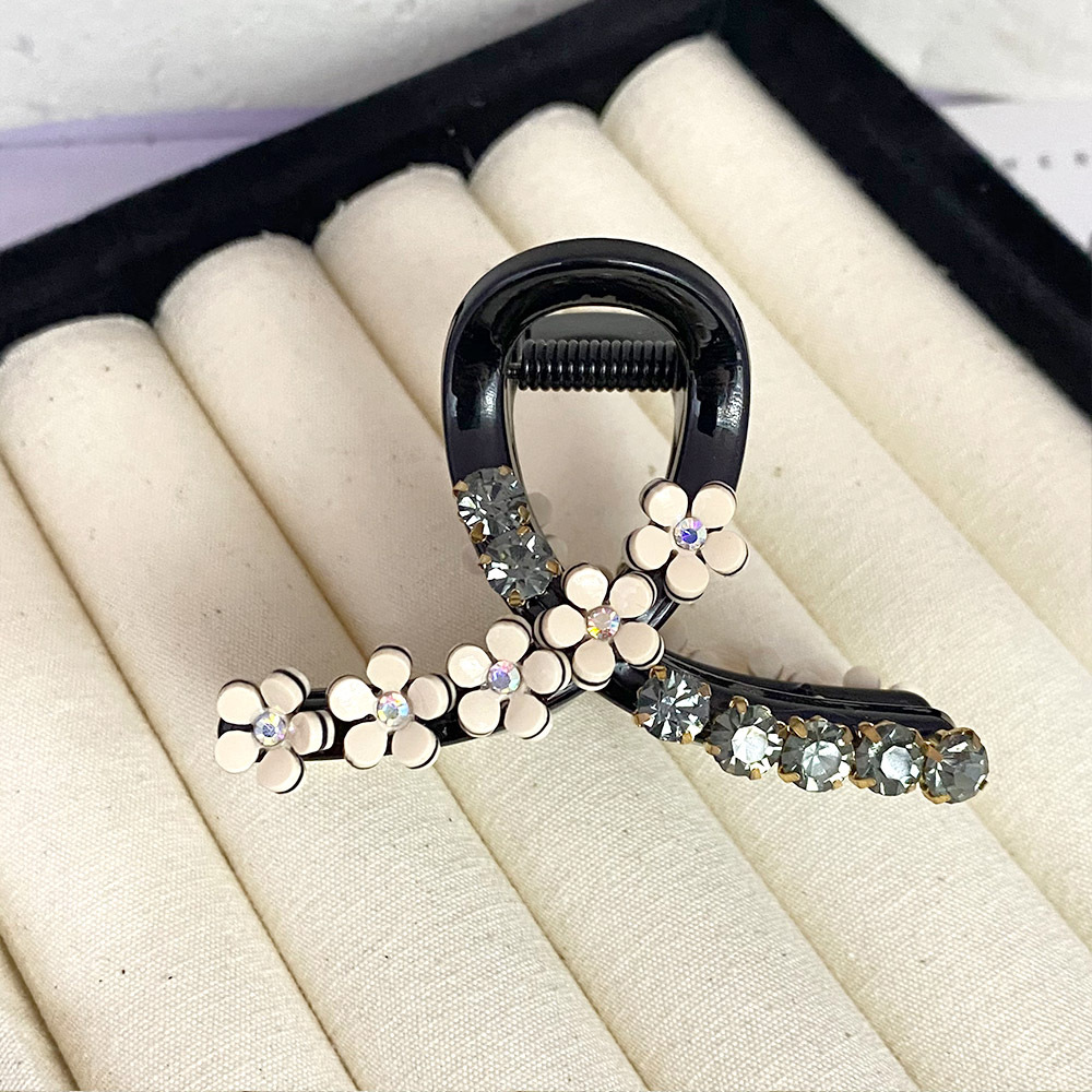High-end camellia semi-tied hair clips for women, a niche hair accessory with diamonds, simple and elegant style, small grappling clips, less hair volume, shark clips pic 13