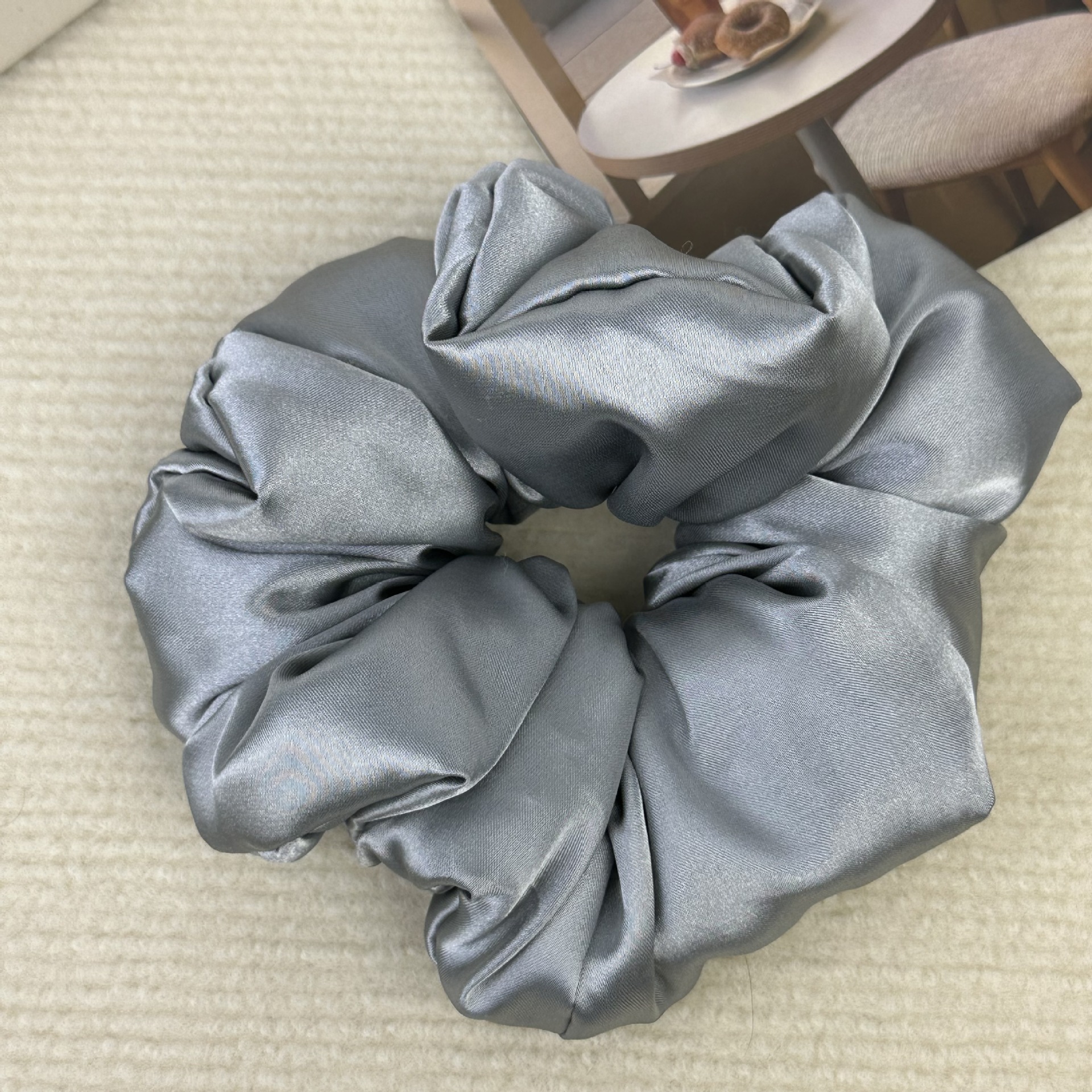 法式慵懒风缎面枕头大肠发圈高级感复古大号纯色布艺褶皱发圈发饰详情11