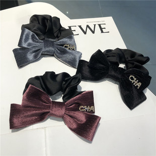 The elegant water diamond and pearl hair band is a versatile and sweet headwear for girls. It features a simple and elegant hairpin mesh and a red outlet pressure headband pic 7