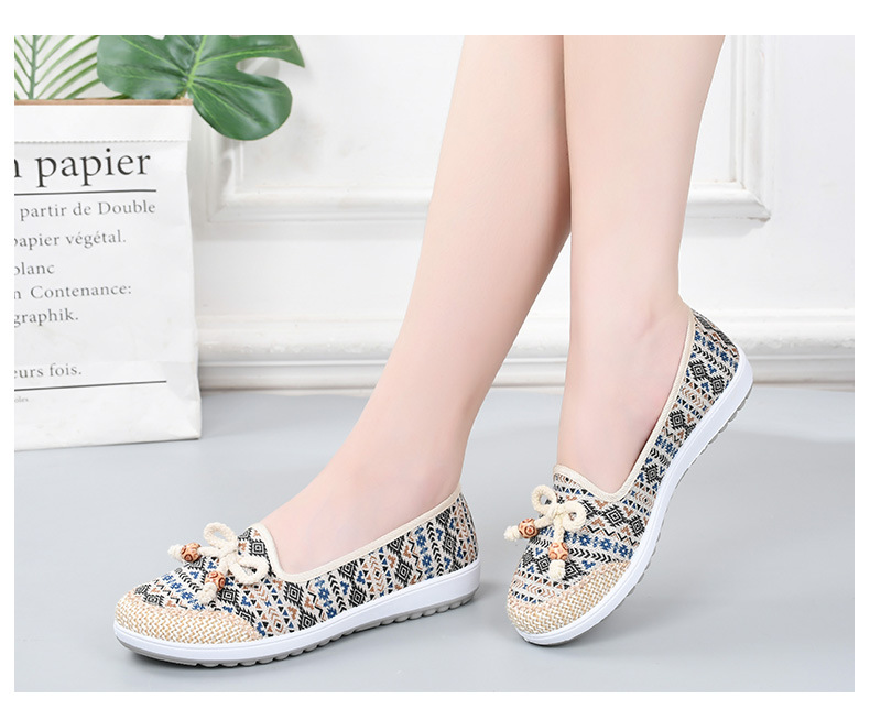 布鞋女春秋款单鞋软底中老年妈妈鞋休闲透气绣花鞋一件代发详情10
