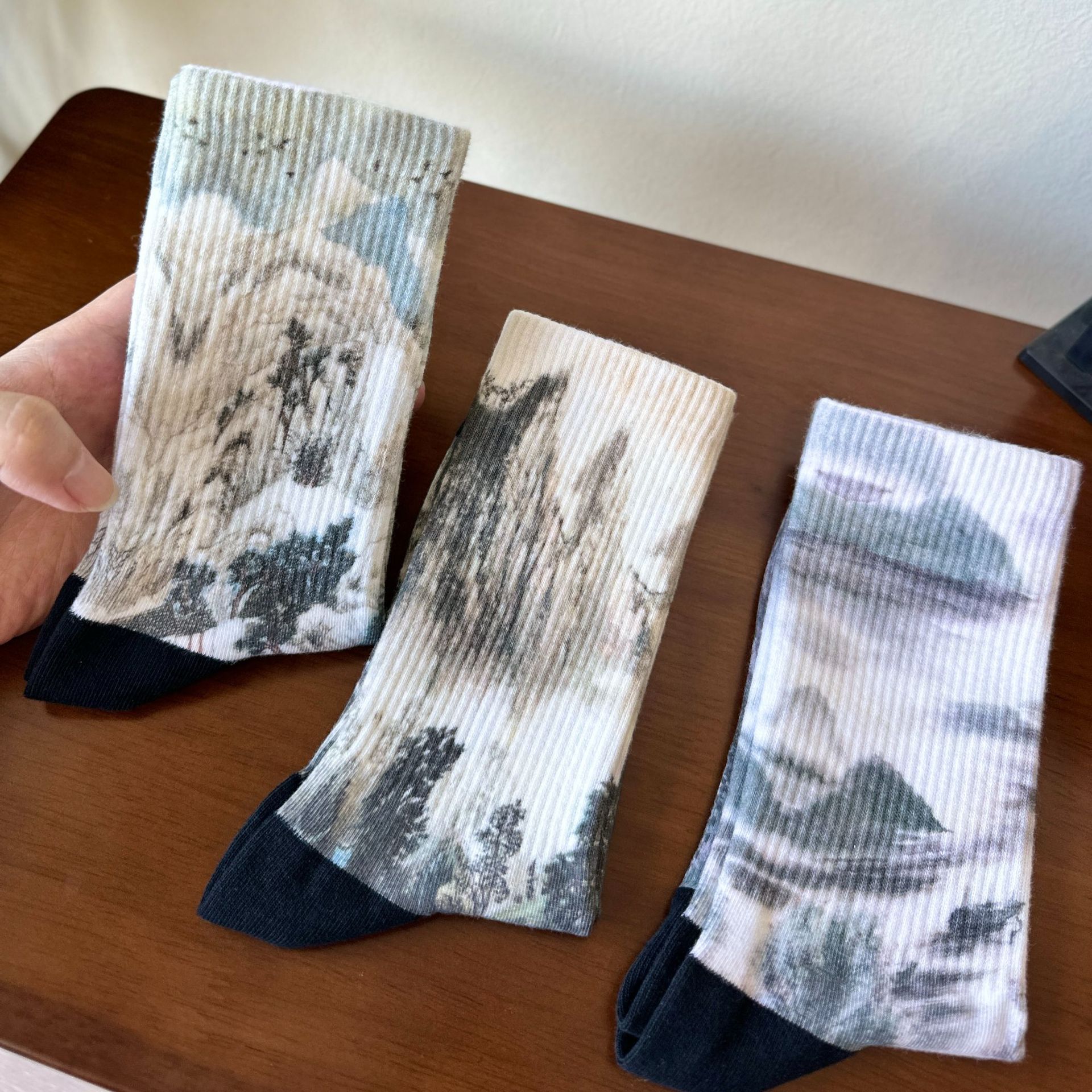 国潮国风男袜复古水墨山水画意境国潮中筒袜印染棉袜匠心设计款袜子男详情13