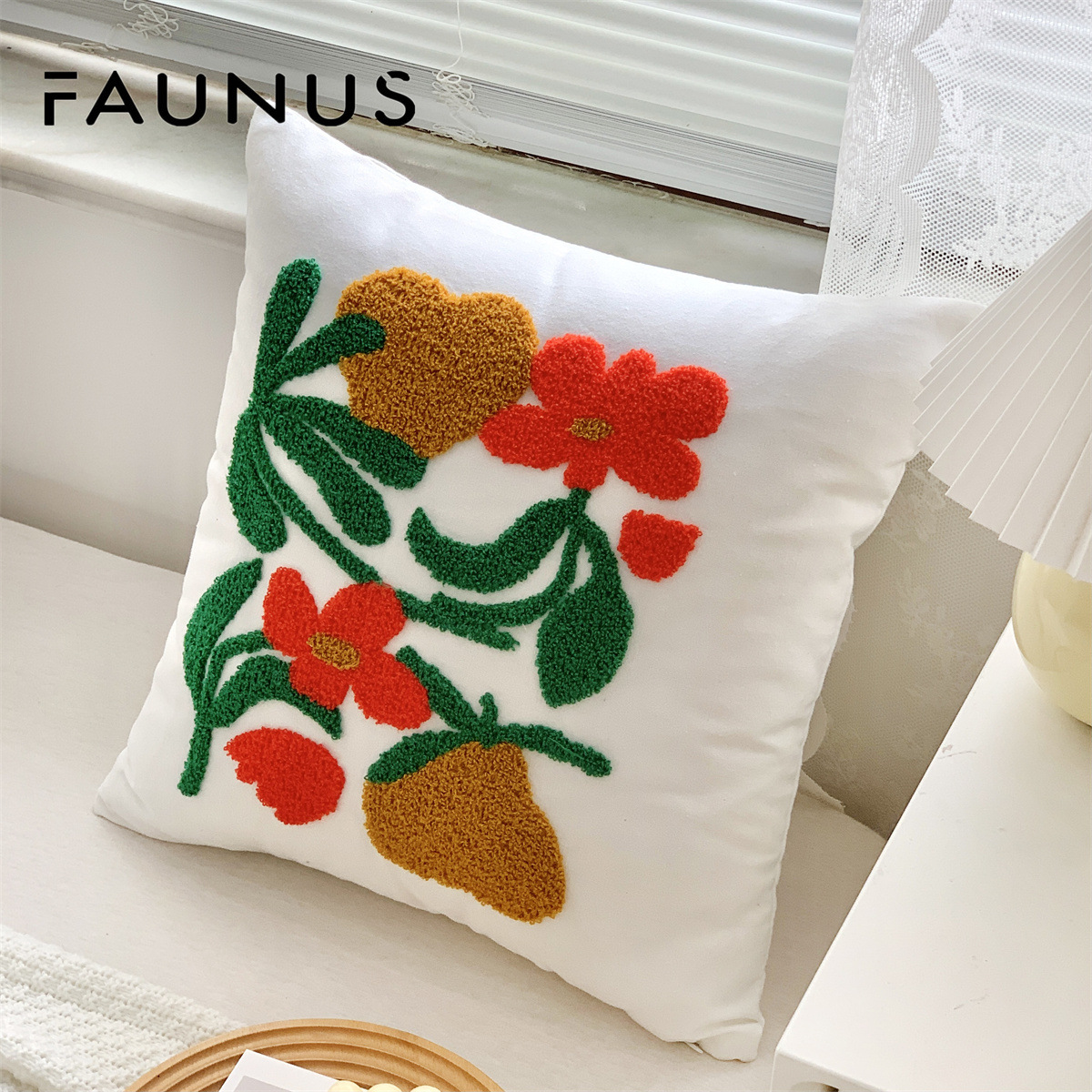 新款法式郁金香玫瑰刺绣跨境沙发抱枕酒店装饰棉麻靠枕抱枕套详情14