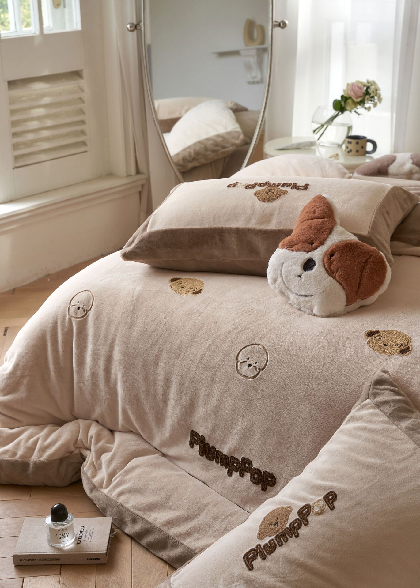 Alta calidad leche de lana mantener caliente y cómodo conjunto de cuatro piezas casa alfombra ropa de cama venta directa de fábrica de verano de dibujos animados acrílico cama bonin set pic 4