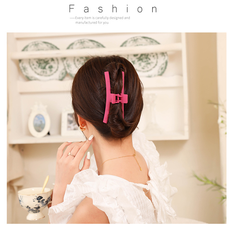 Xia Weiyi accessories Strawberry bear claw clip, Korean version large shark clip, pitaya color back of the head updo, ins hair clip pic 6