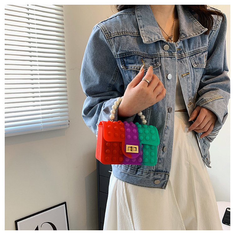A new silicone bag for women in spring 2022, a trendy and avant-garde rat-killing pearl chain small square bag pic 40