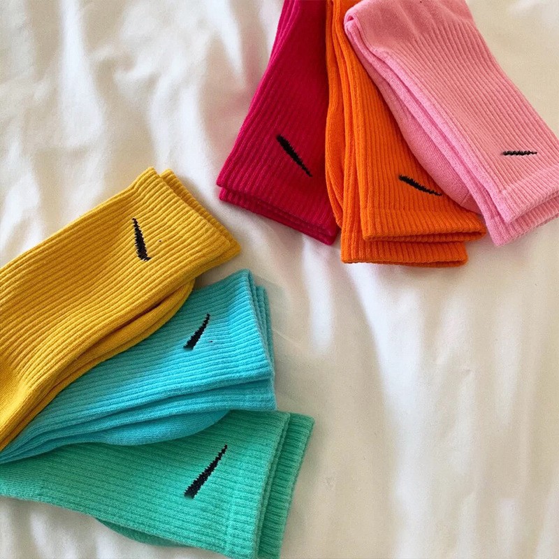 女中筒袜子勾勾秋冬款袜子运动袜糖果色高帮袜长筒NK袜低价批发详情3