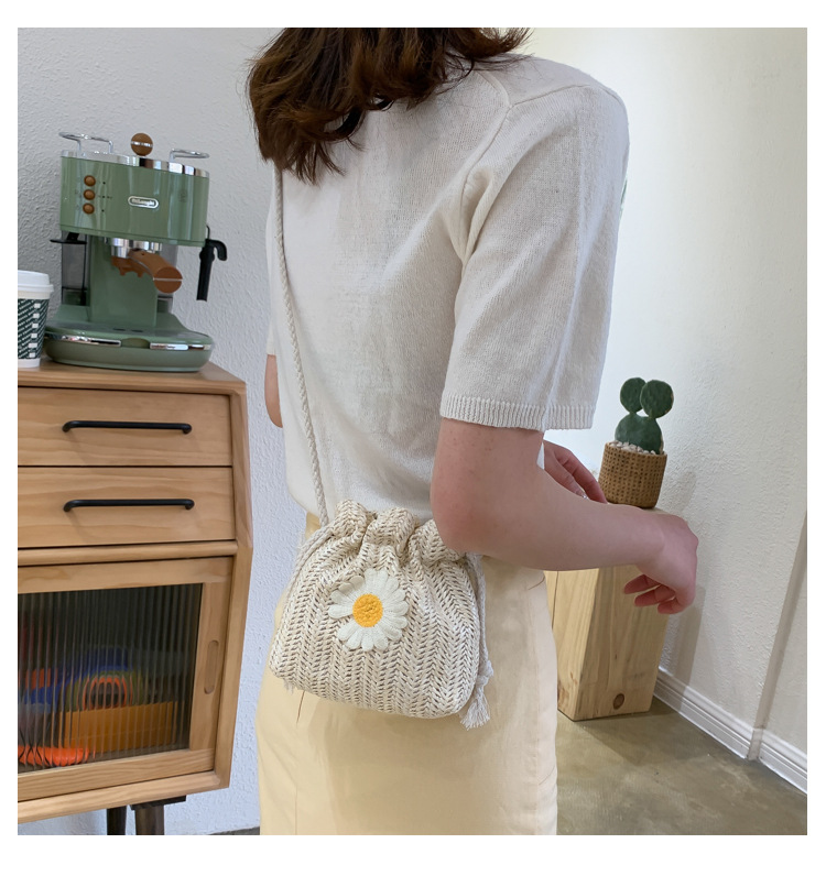 2021 new stylish drawstring bucket bag for women, Daisy woven bag, fashionable and compact mobile phone bag pic 13