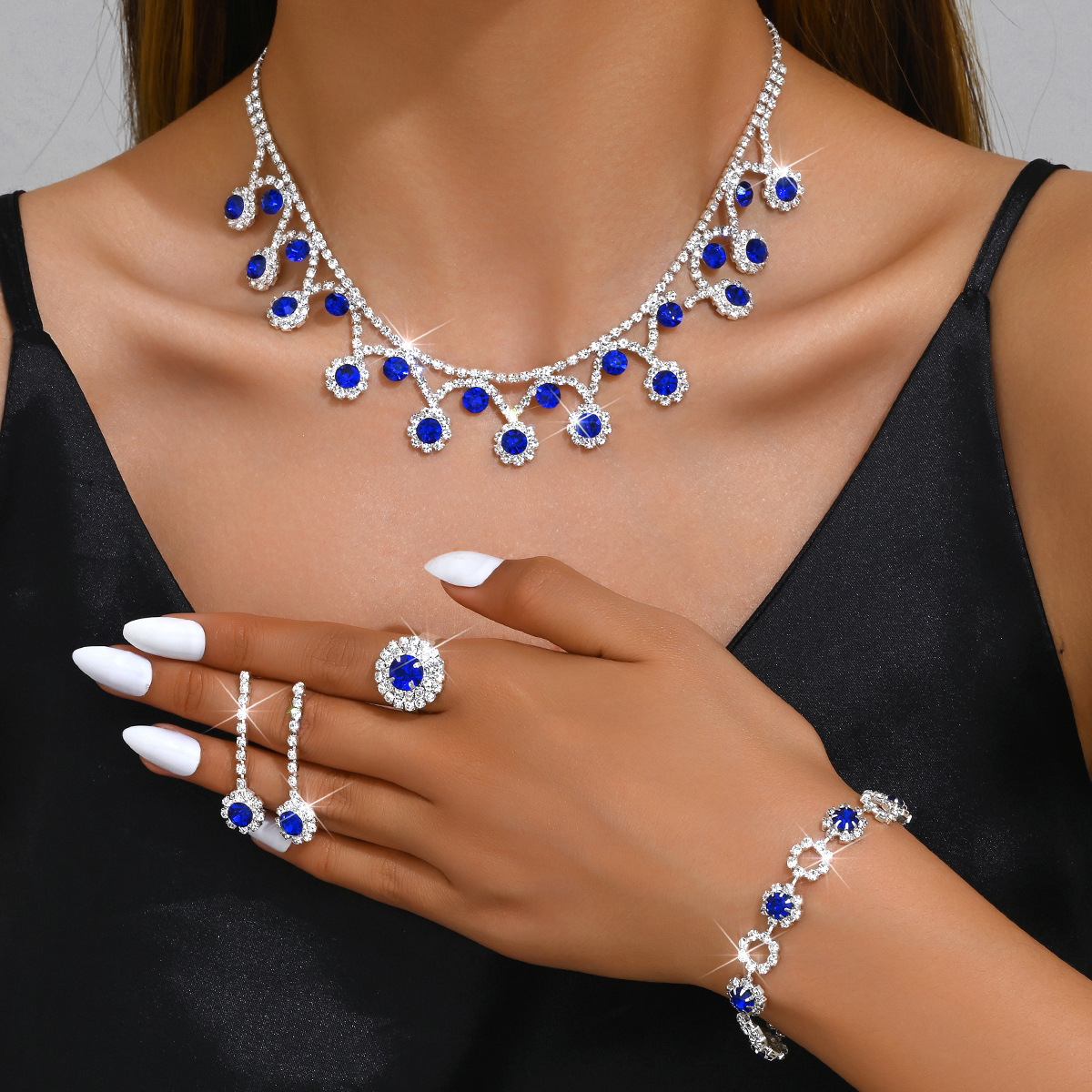 European and American light luxury high-end jewelry set necklace, niche lightning shaped collarbone chain, fashionable and versatile accessories wholesale pic 1