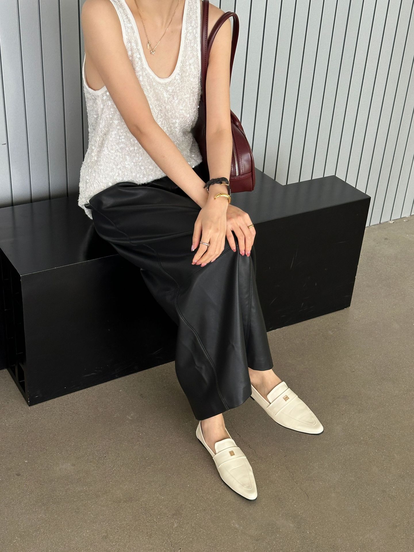 2024春新款韩版亮皮尖头粗低跟百搭金属扣软皮学院风女士小皮鞋单详情8