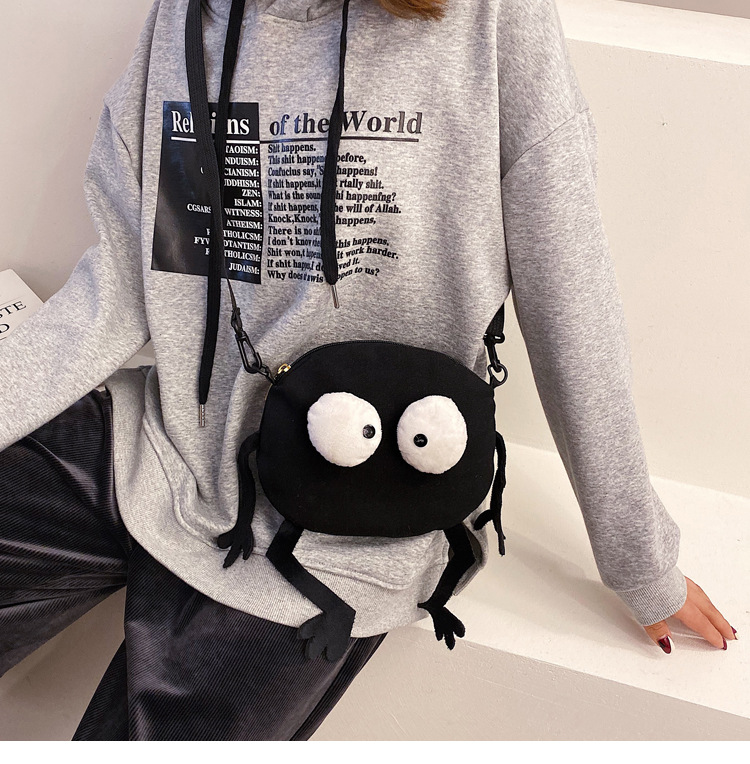 网红ins搞怪小黑毛煤球帆布斜挎包女可爱丑萌小包包女百搭单肩包详情9