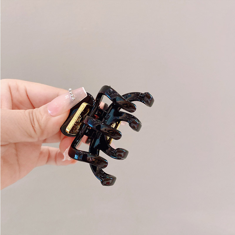 新款小众设计字母中号南瓜抓夹女三角形简约质感鲨鱼夹盘发发抓发详情22