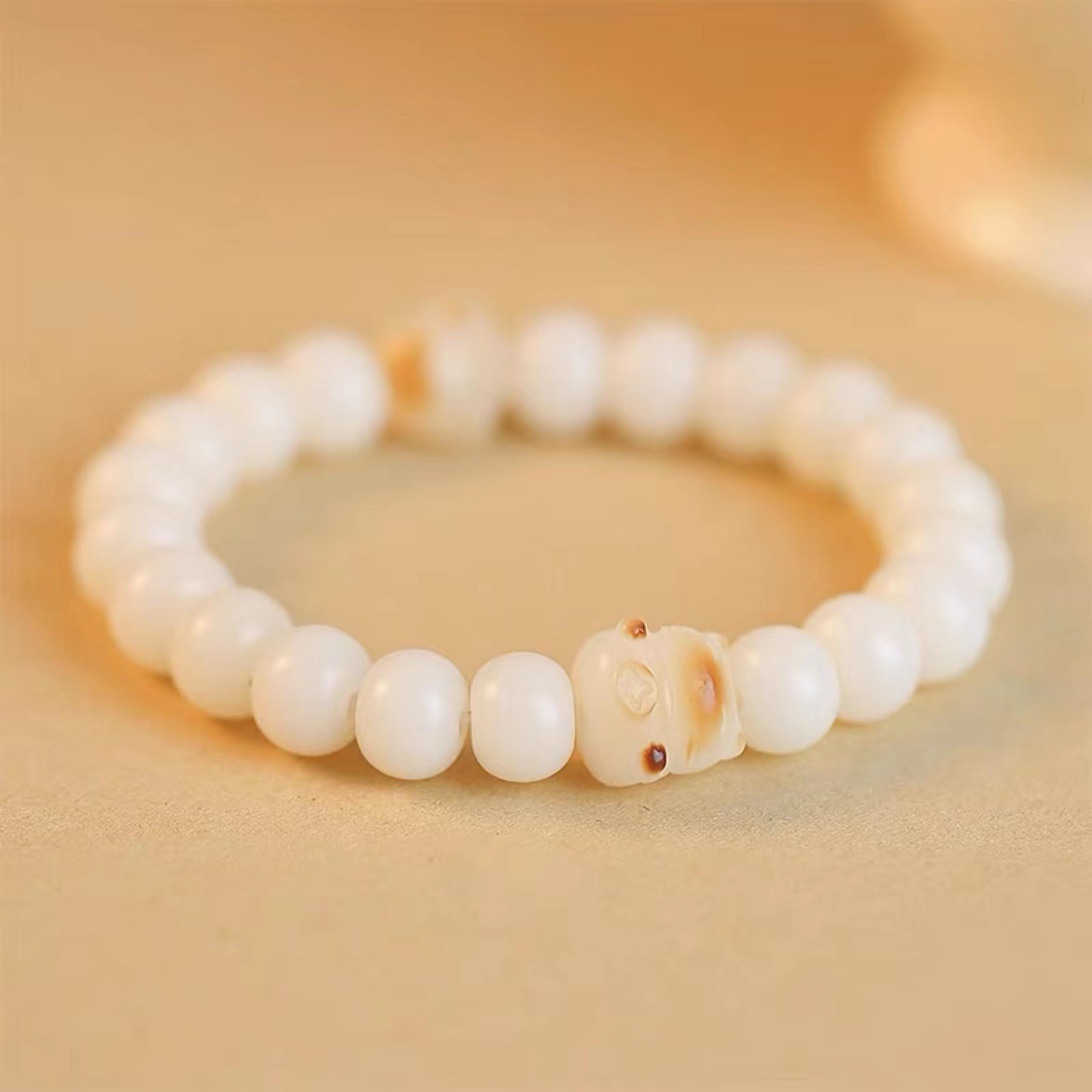Charcoal-burned cat paw cat bracelet, female imitation white jade Bodhi seed, playful, soft Bodhi hand-held bracelet, live-streaming accessory pic 9