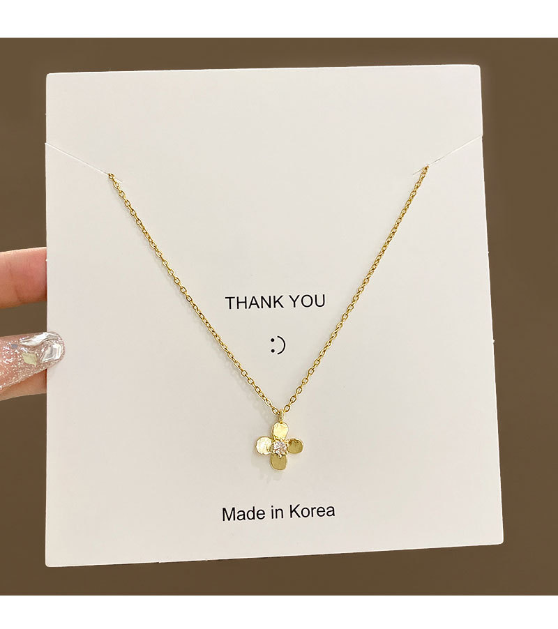 Four-leaf zircon flower titanium steel necklace with a cold and elegant female style, light luxury and niche design, collarbone chain, retro autumn and winter accessory pic 16
