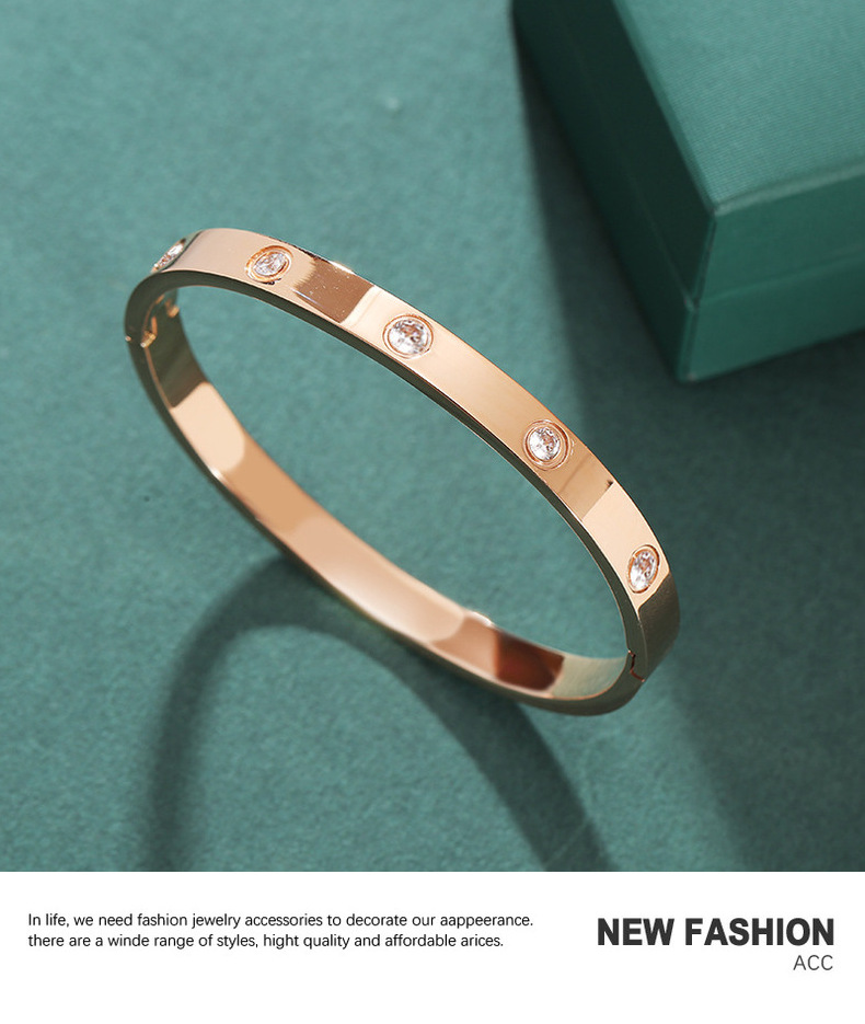 The new Korean version of the 18k rose gold full diamond clasp bracelet, which does not fade, is a trendy and high-end jewelry item pic 15