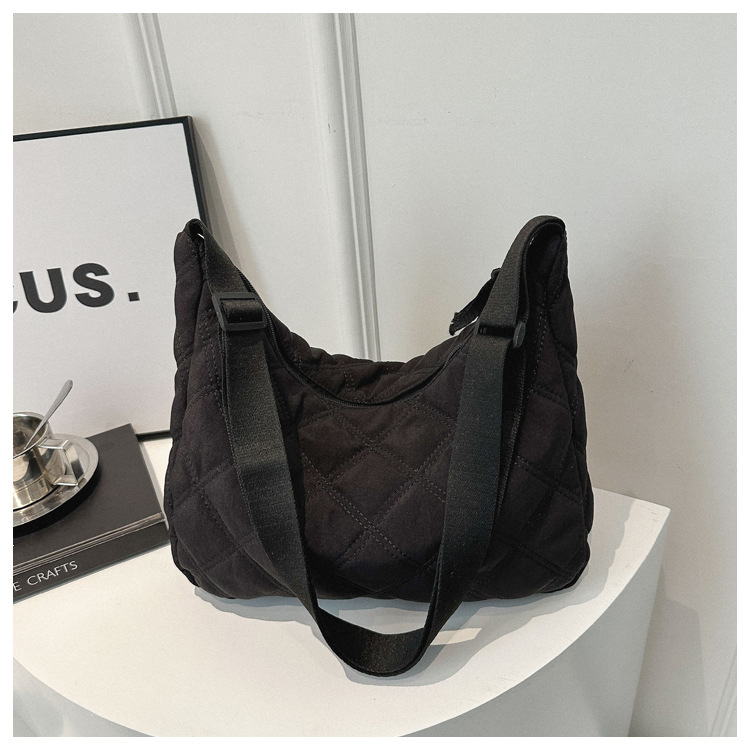 菱格绣线潮小众饺子包女2020新款仙女百搭腋下包时尚纯色单肩小包详情27