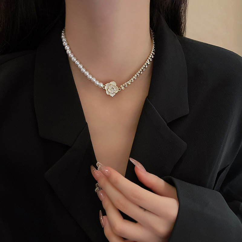 French retro high-end pearl necklace with a unique feminine charm, simple and elegant sweater chain, gentle and fairy-like accessory pic 15