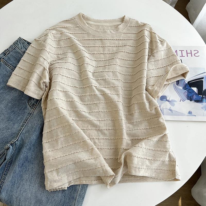 A chic and unique lace design round-neck short-sleeved T-shirt for women in the summer of 2025, featuring a simple, loose and versatile casual top trend pic 5