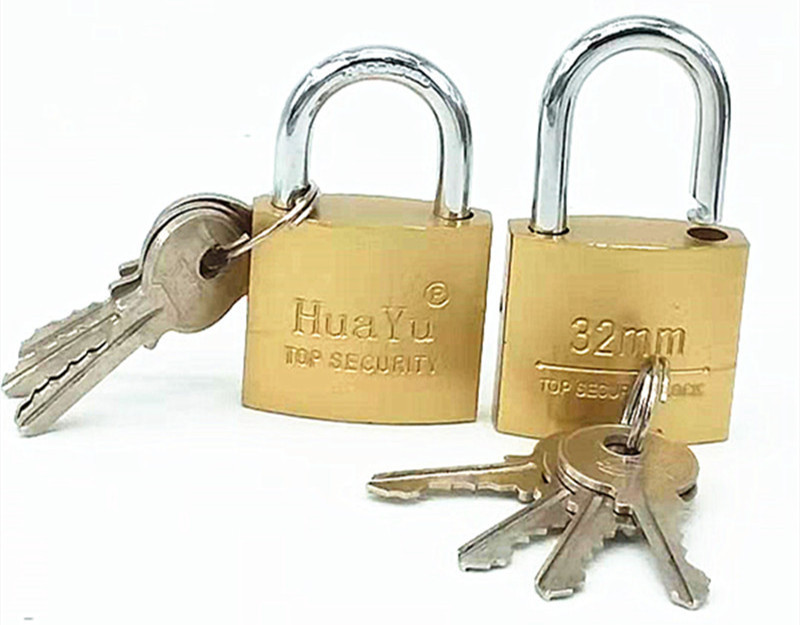 Factory direct sales of 32mm imitation copper padlocks with three keys, student locks, and hanging door locks. Wholesale two-yuan store supply pic 3