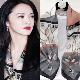 New rainbow checkered scarf for women in winter, Klein blue thick braid, colorful checkered, warm and thick, trendy and cute on Instagram pic 9