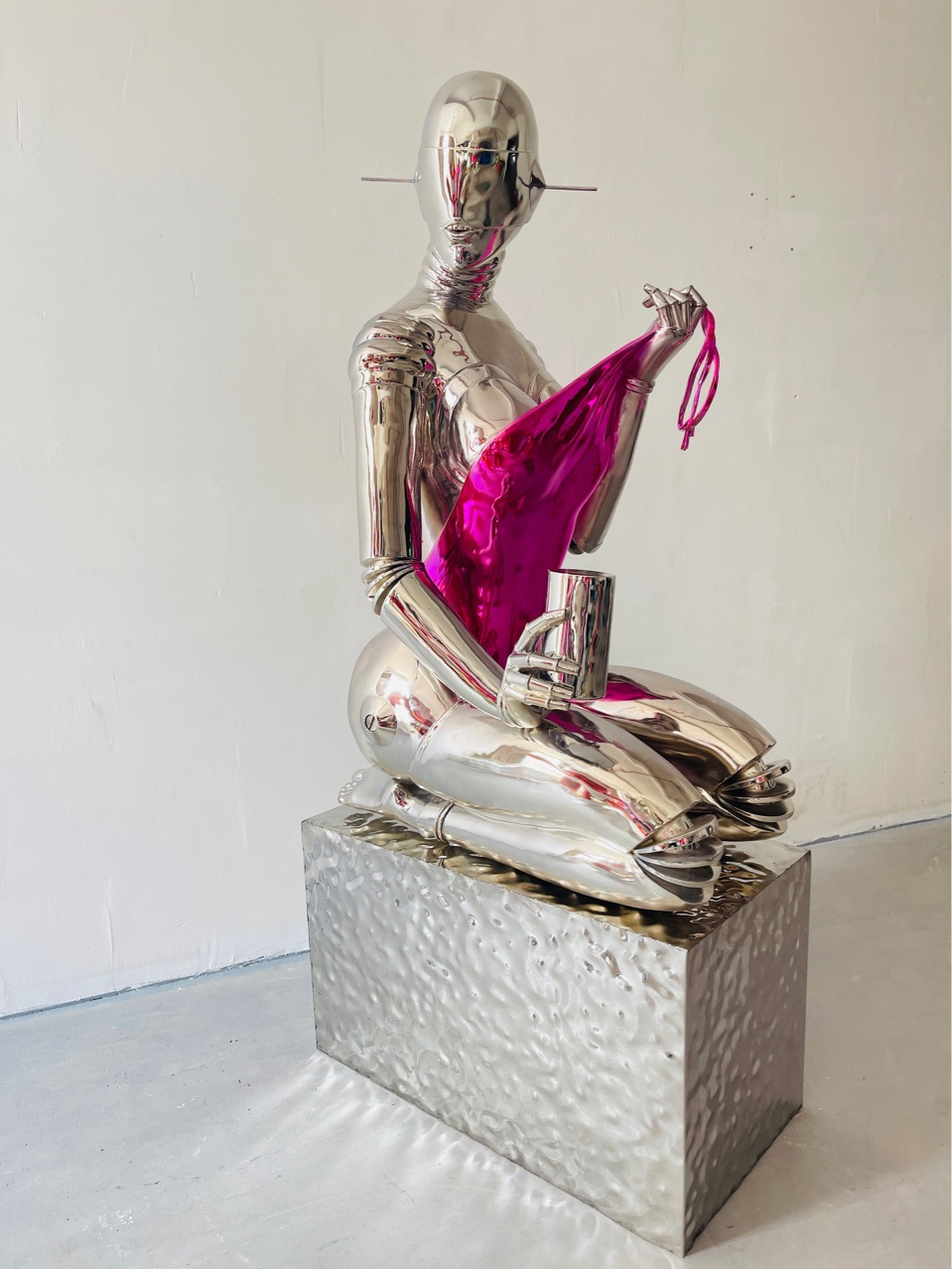 Resin sculptures, decorative items, handicrafts, KTV soft furnishings, figurines, models, club and supermarket decoration pic 2