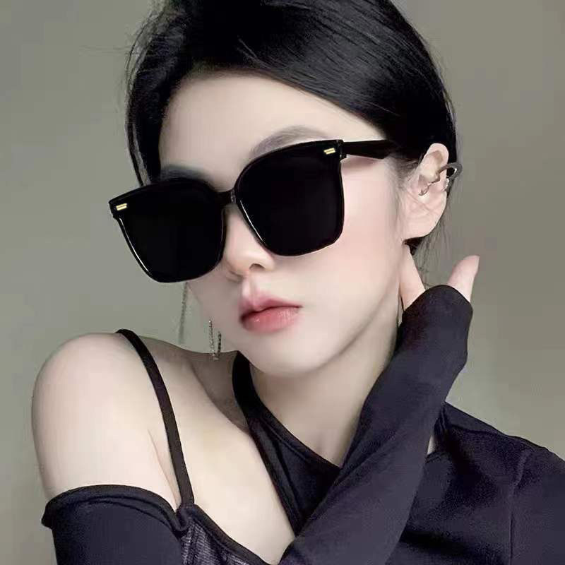 gm eyewear, a popular online celebrity on Douyin, offers UV-resistant polarized sunglasses and driving sunglasses. These sunglasses exude a sense of sophistication for women and make the face look smaller pic 3
