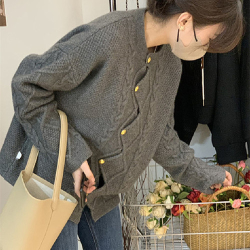 A gentle pink sweater with heart-shaped buttons for women in the spring and autumn of 2022, paired with a loose and sweet knitted cardigan jacket pic 12
