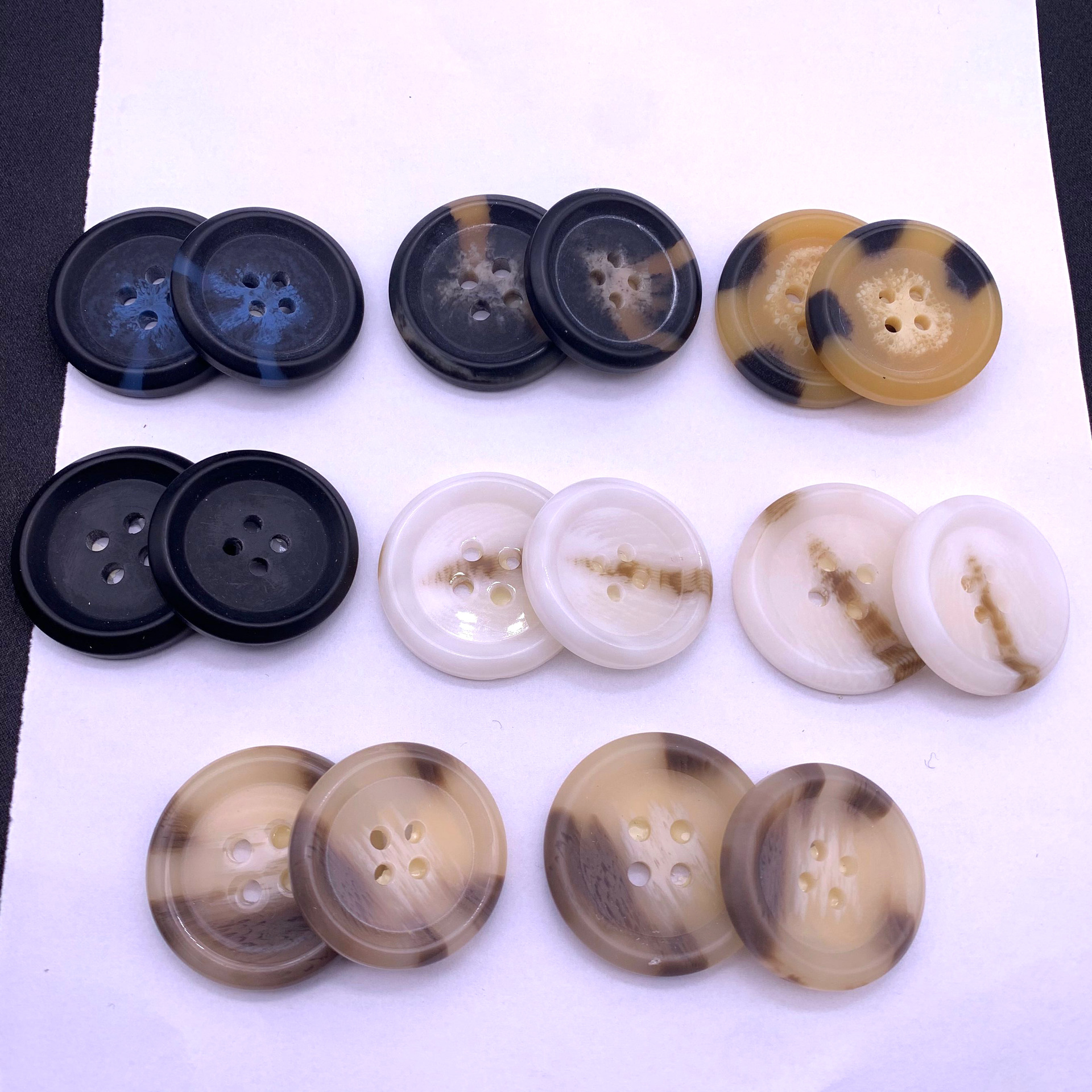 The four-eye resin button suit jacket in stock features hand-stitched two-color half-flower buttons for diy decoration pic 9