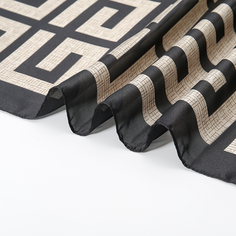 春季新款经典配色围巾 简约印花柔软丽锦缎空调房披肩女士详情5