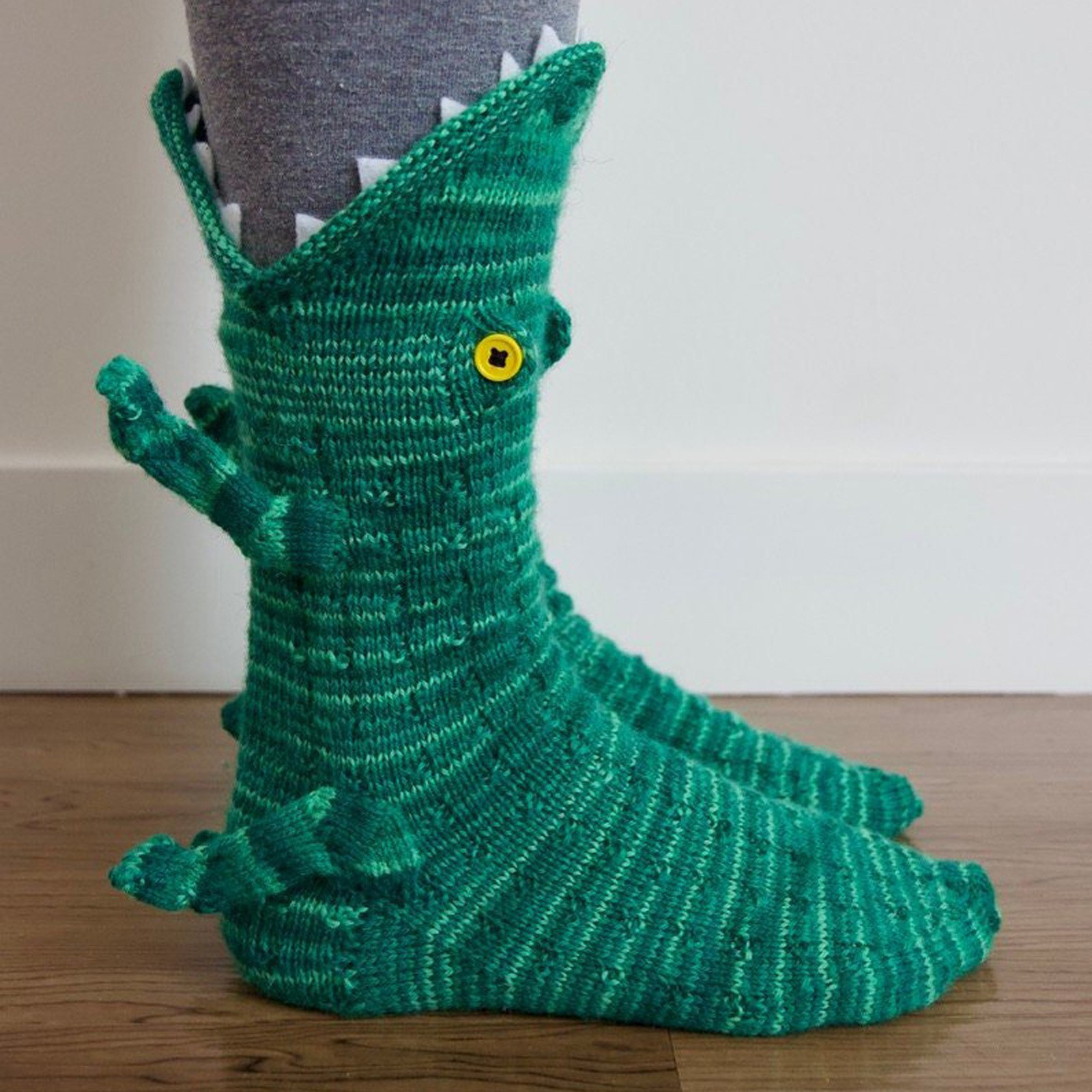 Cross-border Christmas knitted crocodile socks, fun shark socks, knitted creative warm mid-calf animal socks, chameleon socks pic 2