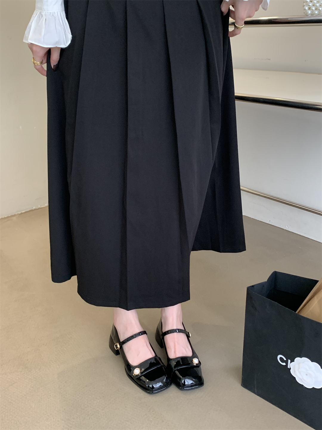 2023秋季新款时尚方头珍珠小香风纯色玛丽珍粗跟百搭时装单鞋女详情17