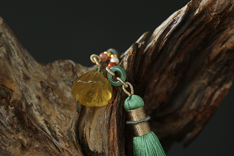 Natural crystal tassels, car hangers, bag hangers, key hangers, yellow crystal lotus pod waist accessories, Hanfu, walking prohibition, cheongsam, lapel pic 9