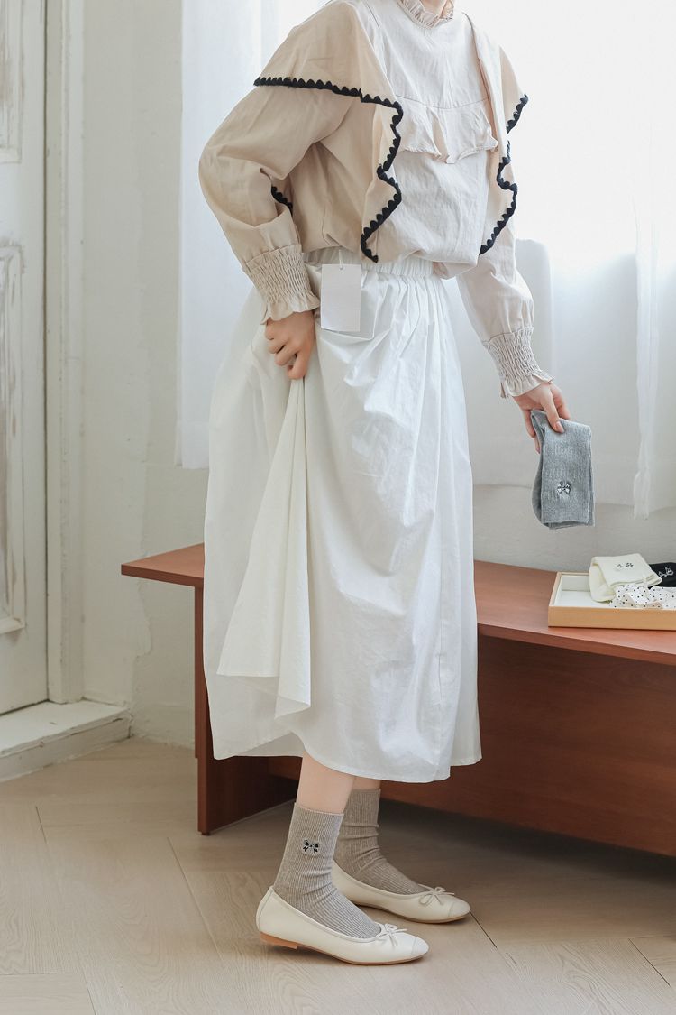 袜子地摊一件代发2024袜子女蝴蝶结刺绣黑白系棉质女士中筒双针素色女袜带袜跟潮款一件代发详情6