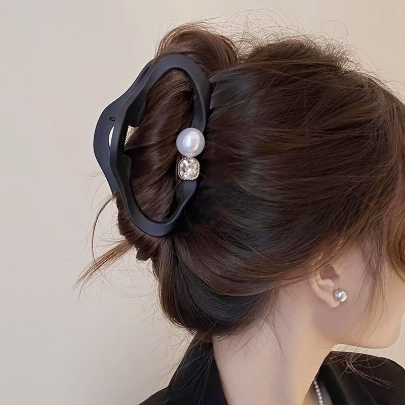 The 2025 National Trend series hairpins feature a niche design with geometric leopard print pearl hairpins, exuding a feminine and high-end charm. They are medium-sized semi-clip headwear pic 48