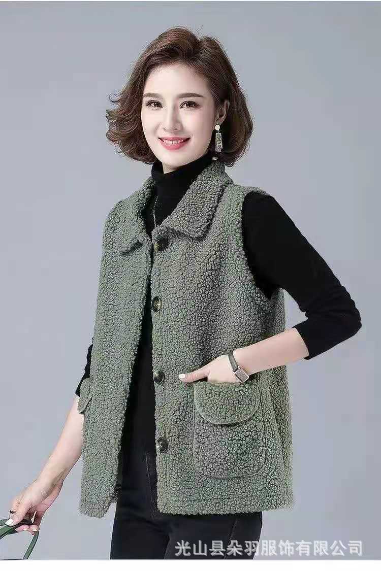 New Spring and Autumn 2021 sheepskin vest for middle-aged mothers, a loose granular fleece vest and fashionable coat pic 7