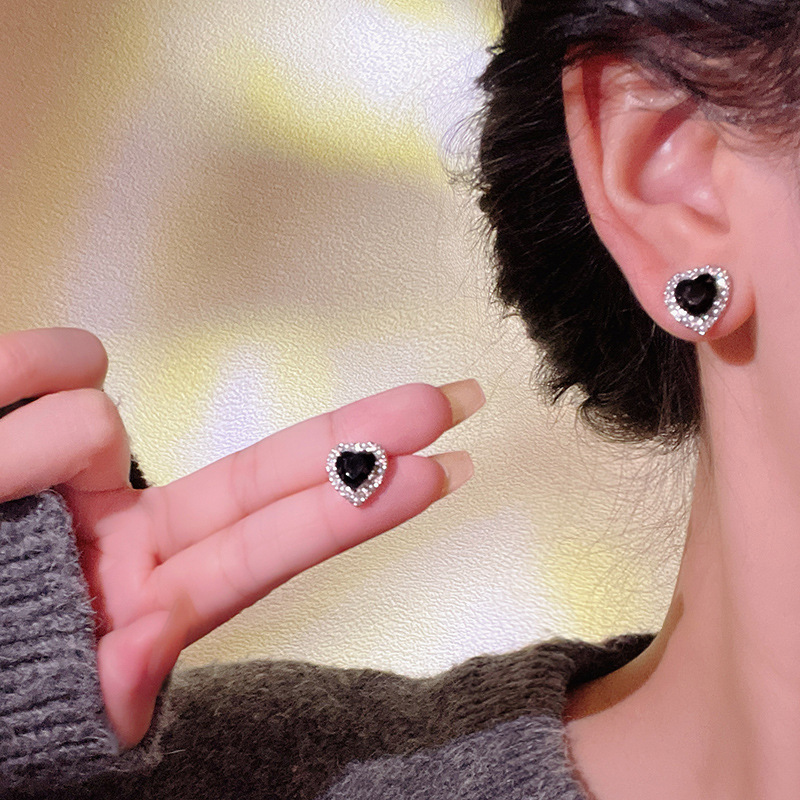 Instags-style pearl heart-shaped earrings for women, exquisite, niche, versatile and high-end stud earrings, 925 silver needle best-selling earrings wholesale pic 32