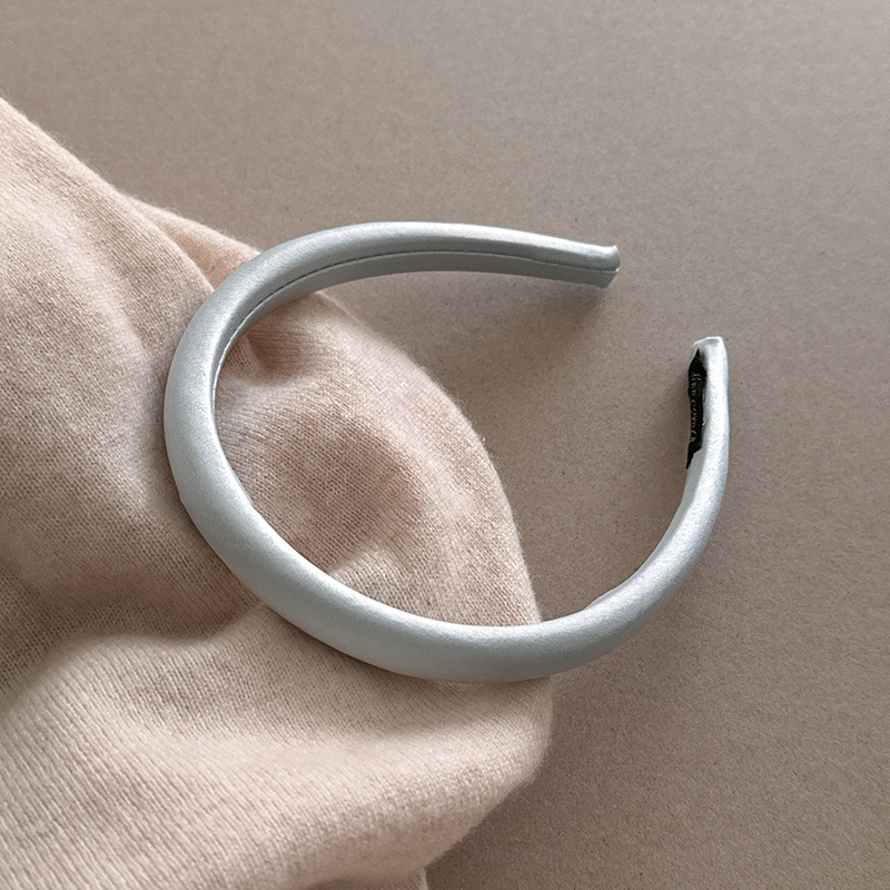 A fresh and simple narrow headband for women 2025, a high-end headband for pressing hair and washing face, a high top of the head accessory pic 9