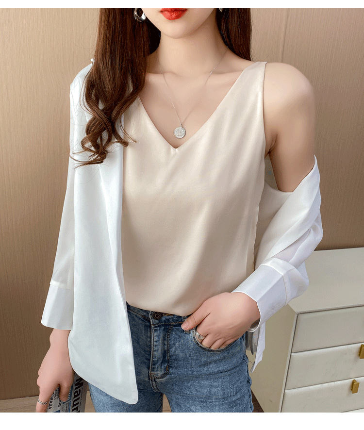 Jialqi, a popular female summer V-neck dress with a halter top, wears a suit over it and a silk satin slim-fitting base layer inside pic 15