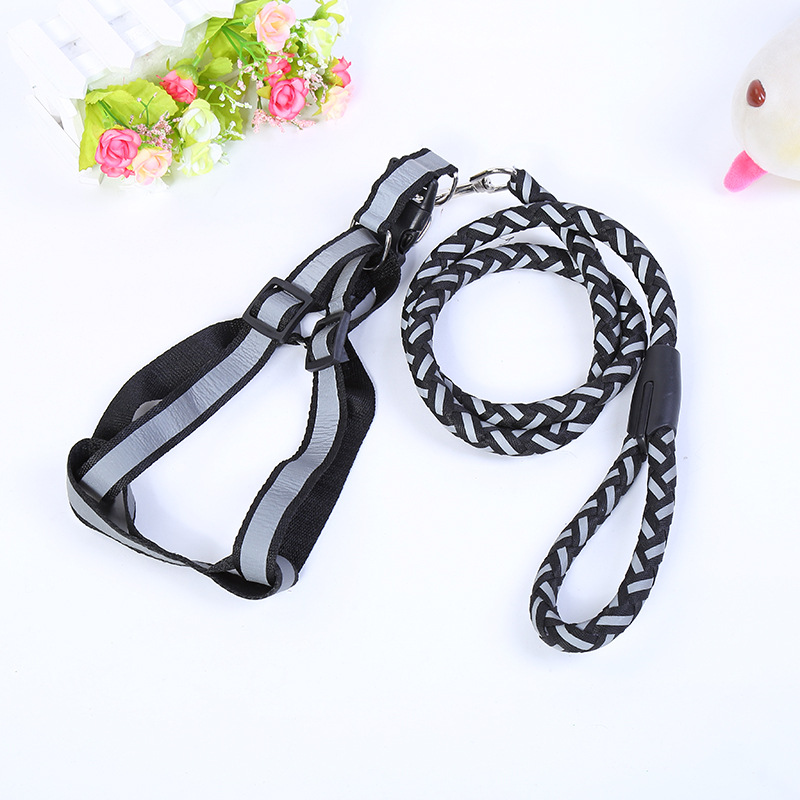 Wholesale of household pet leashes, small dog reflective hand-woven round leashes, chest and back dog leashes, and pet supplies from the manufacturer pic 8