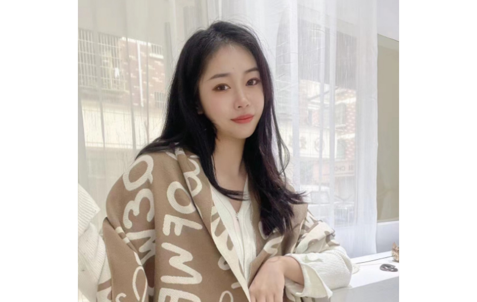 新款大牌涂鸦logo字母金丝款仿羊绒围巾女Lw冬季披肩保暖时尚详情19